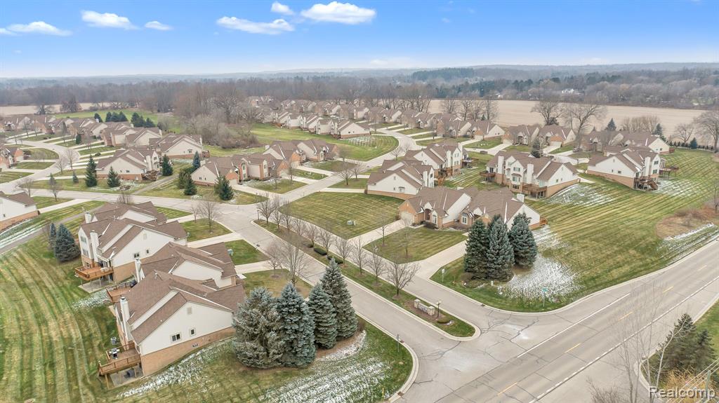 6133 LOCHMORE Drive, Commerce Twp, MI 48382 — Photo 34
