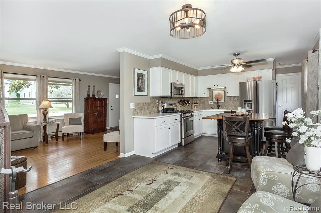 495 GLENN Court, Lake Orion, MI 48362 — Photo 5