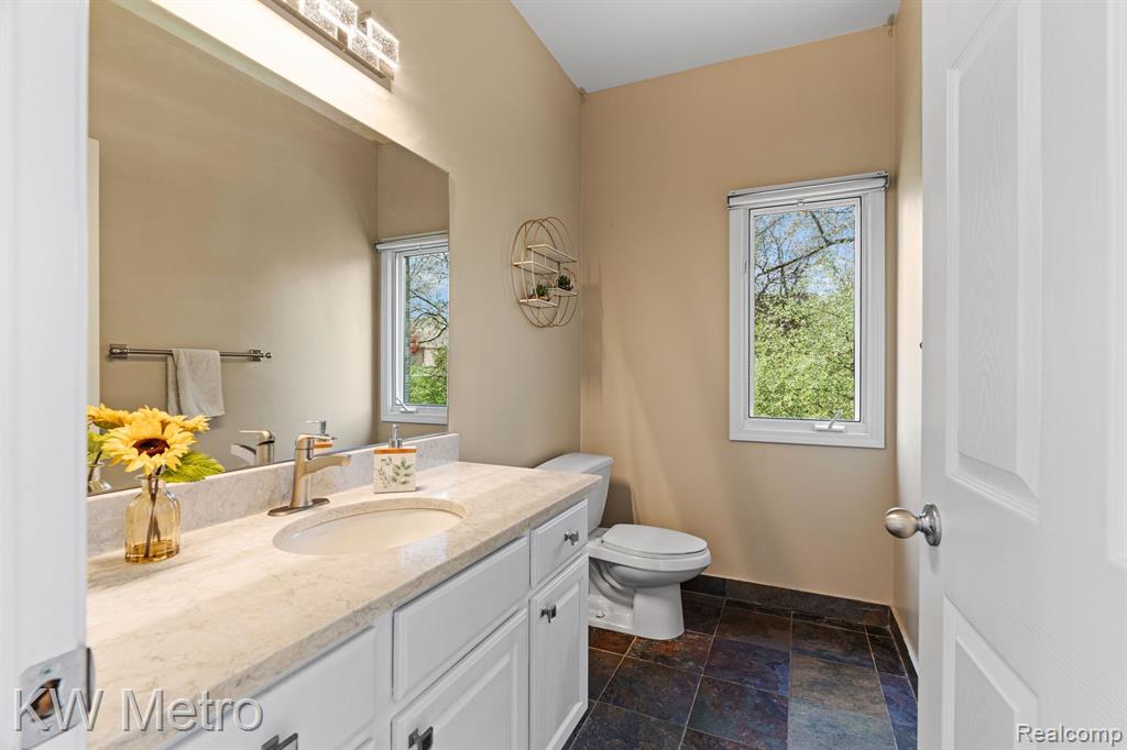 9025 HURON BLUFFS Drive, White Lake, MI — Photo 18