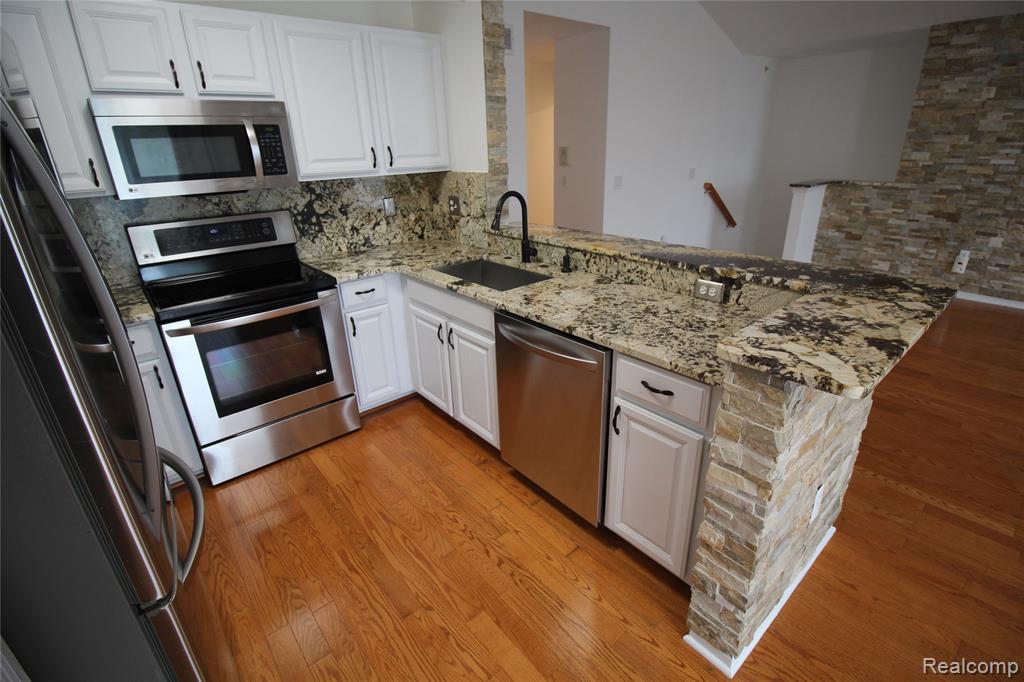 2224 Leighton Drive, Utica, MI 48317 — Photo 6