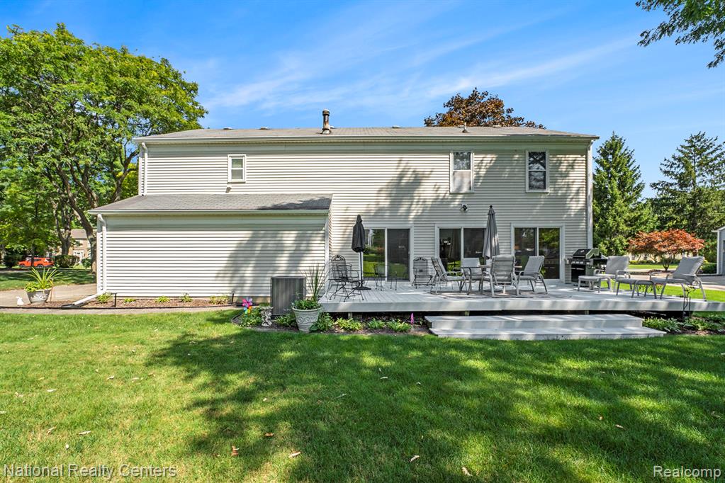 5049 Langlewood Drive, West Bloomfield, MI — Photo 34