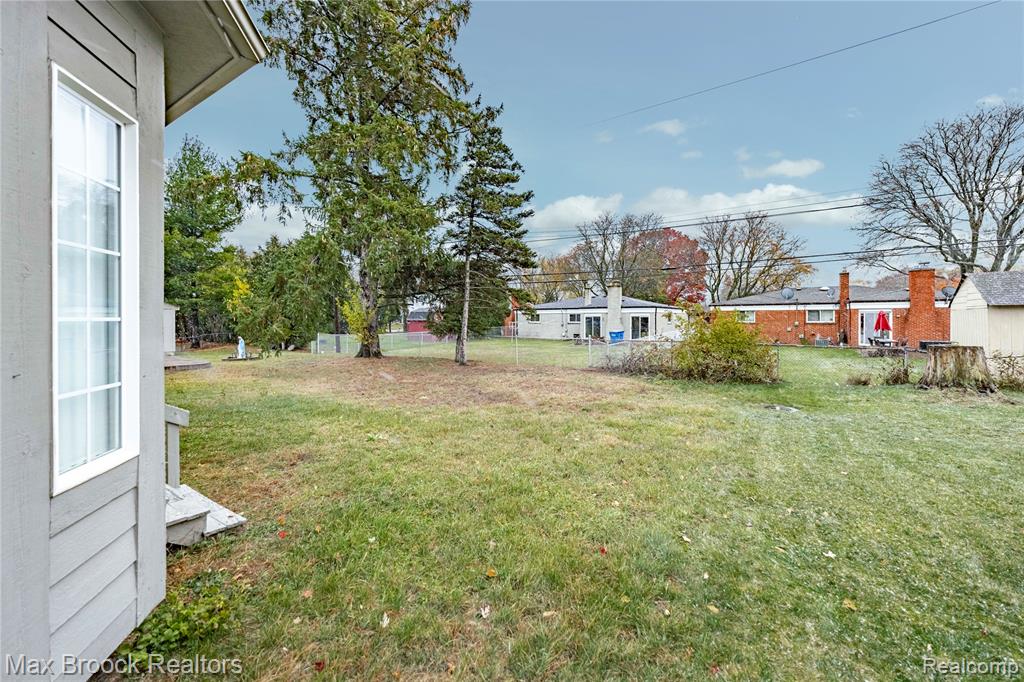 4852 Burberry Drive, Warren, MI 48092 — Photo 36