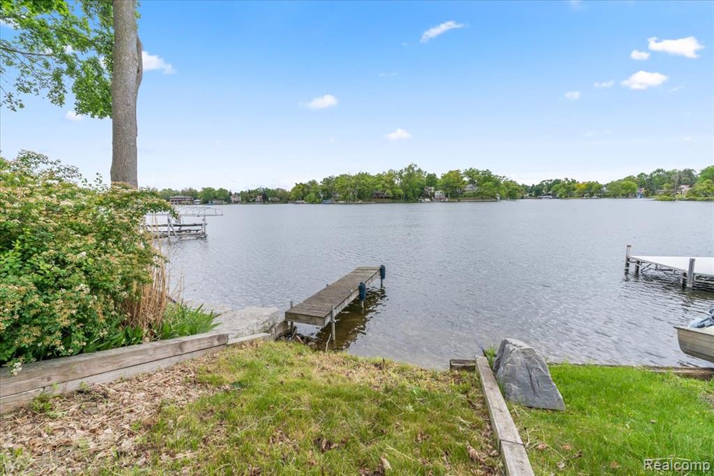 2230 Briar Ridge, Wolverine Lake, MI 48390 — Photo 35
