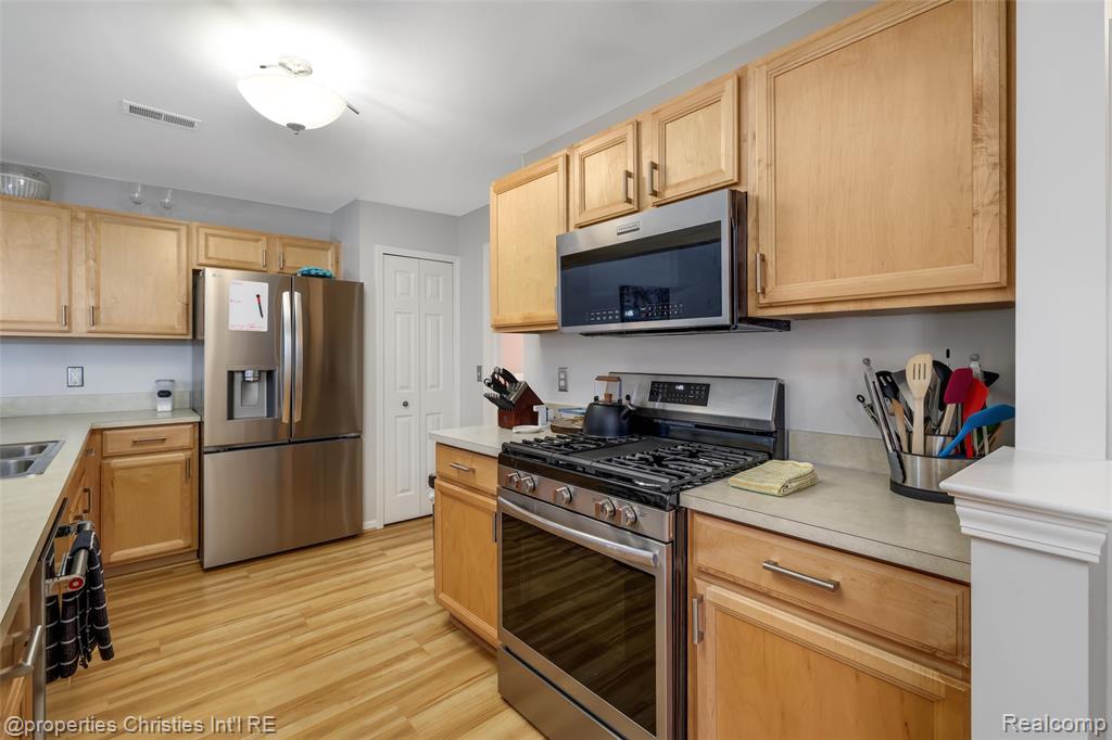 45727 Heather Ridge Drive, 224, Macomb, MI 48044 — Photo 12