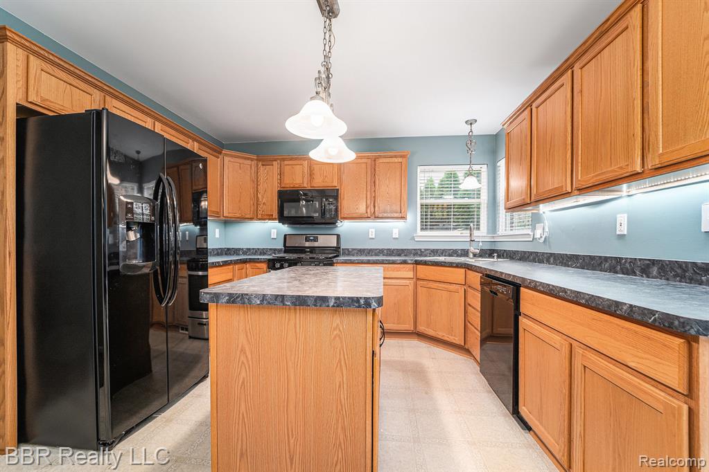 22795 Fawn Road, Brownstown, MI 48183 — Photo 11