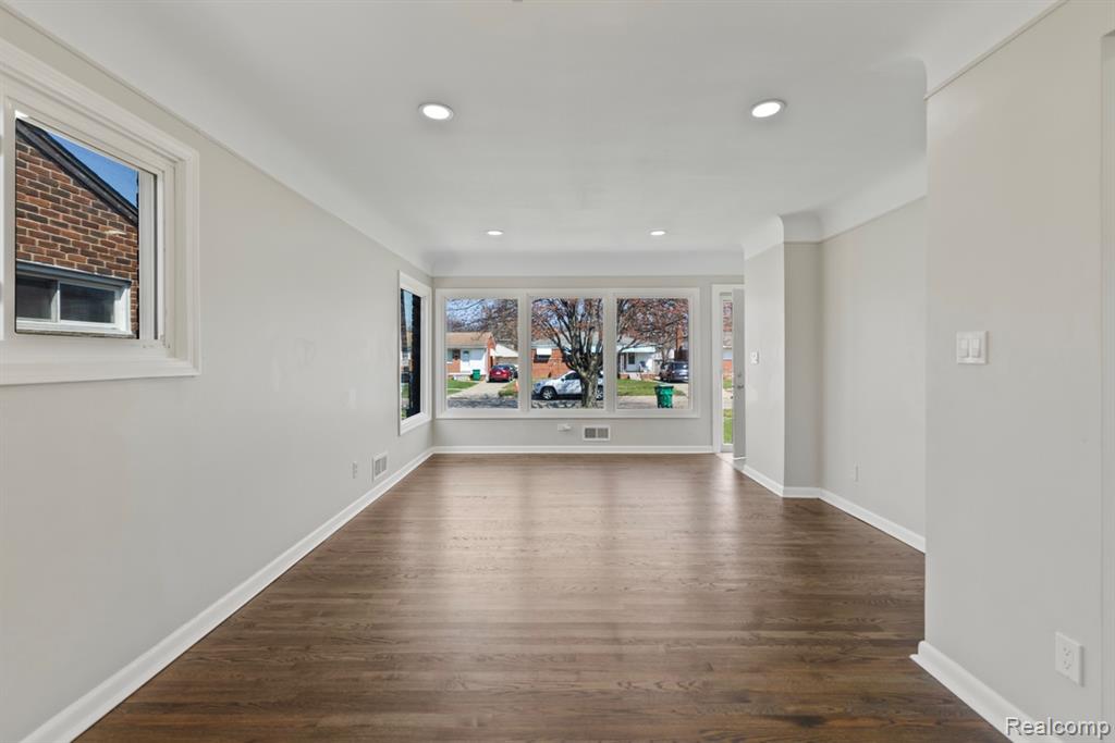 33091 Barton Street, Garden City, MI — Photo 5