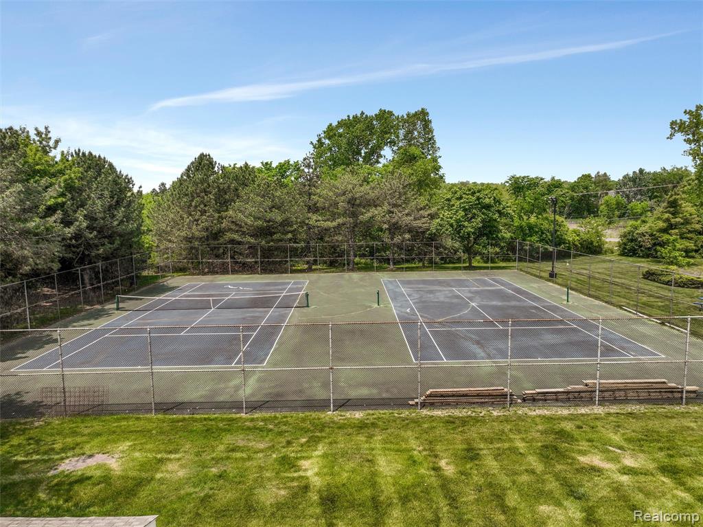 38928 Country Circle, Farmington Hills, MI 48331 — Photo 25