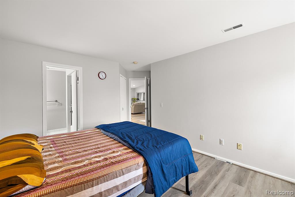 6660 RIDGEFIELD Circle, Unit #204, West Bloomfield, MI — Photo 17