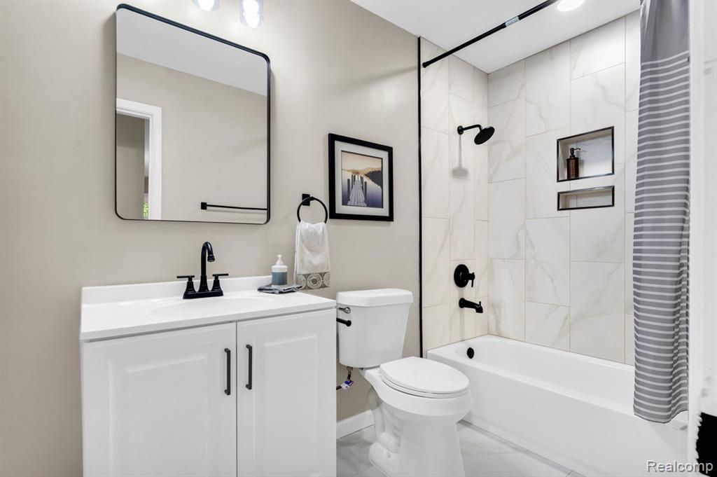 19039 Elsmere Avenue, Eastpointe, MI 48021 — Photo 16