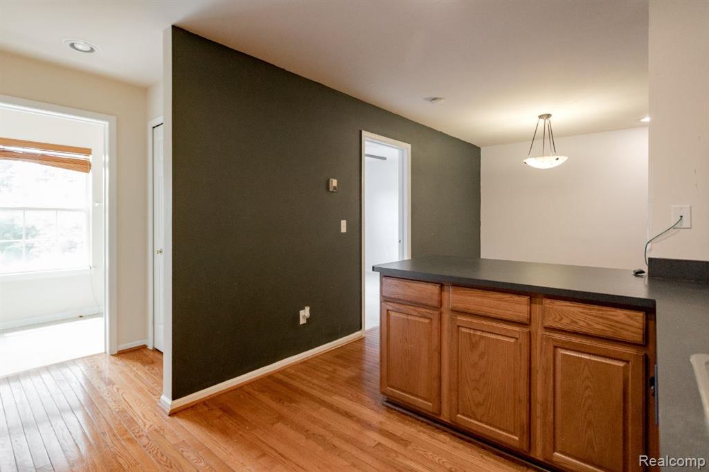 807 PALLISTER Street, Detroit, MI 48202 — Photo 7