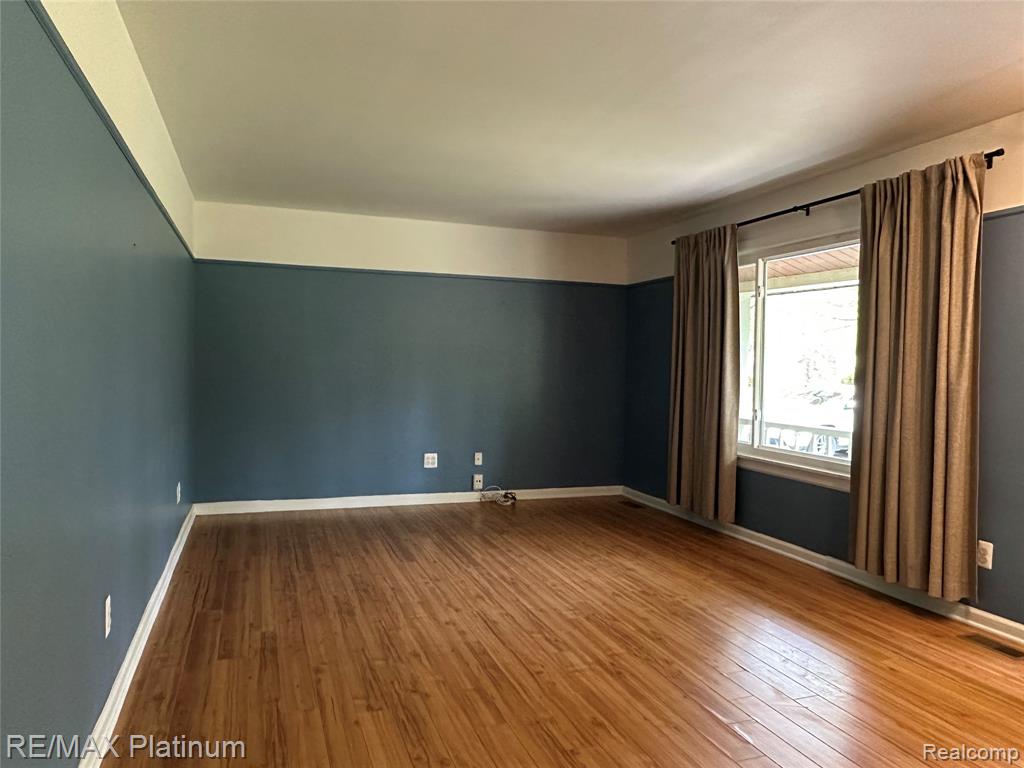 2482 Livernois Drive, Howell, MI 48843 — Photo 13