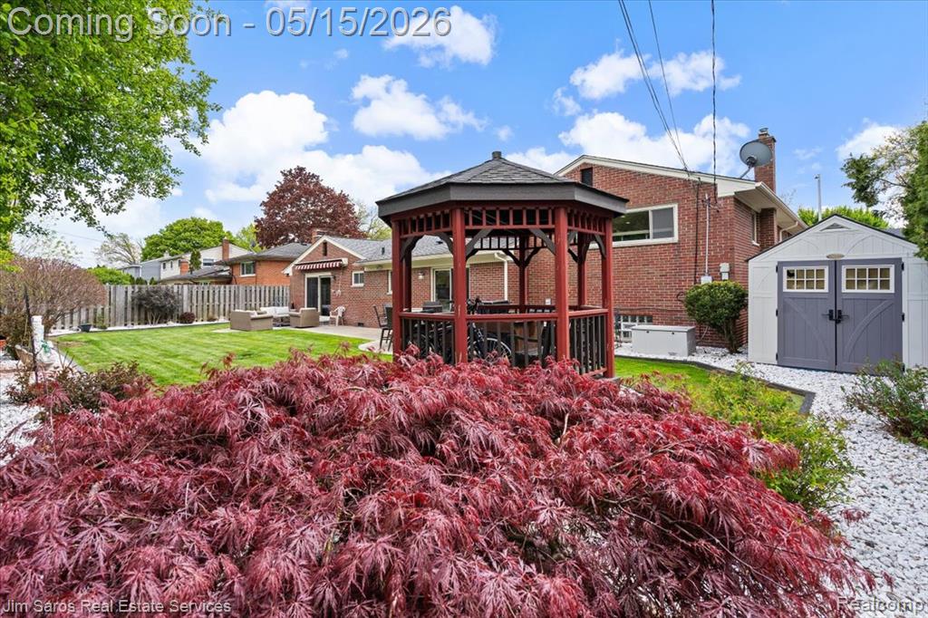 1024 Blairmoor Court, Grosse Pointe Woods, MI 48236 — Photo 32