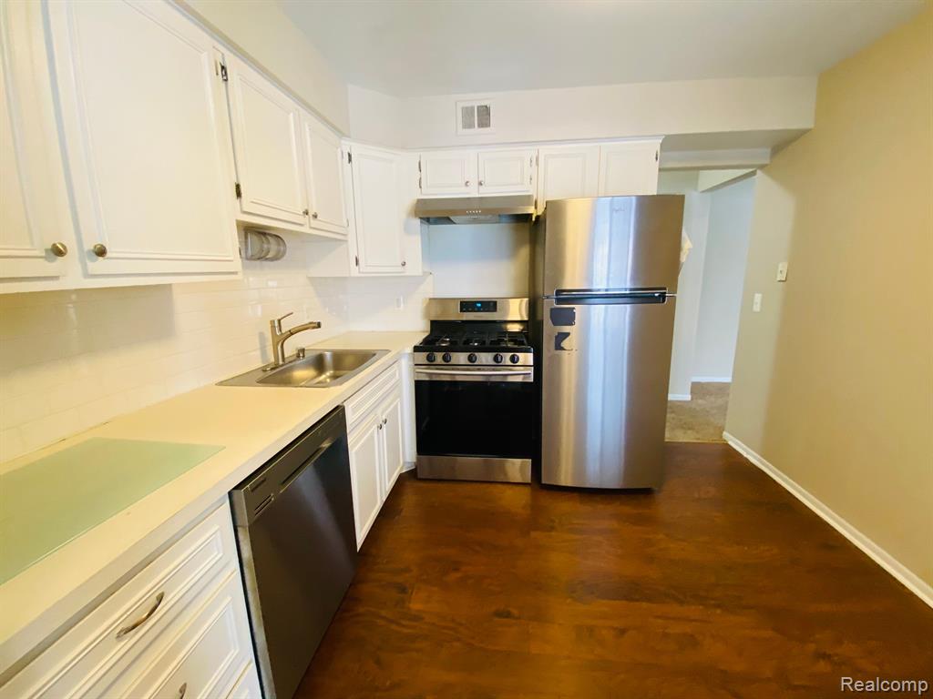 490 FOX HILLS Drive N, 8, Bloomfield Hills, MI 48304 — Photo 6