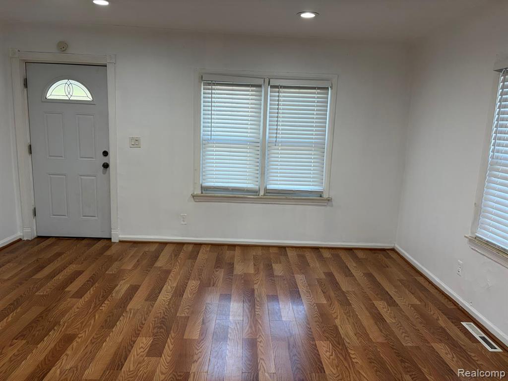 5901 N Vernon Street, Dearborn Heights, MI 48127 — Photo 13