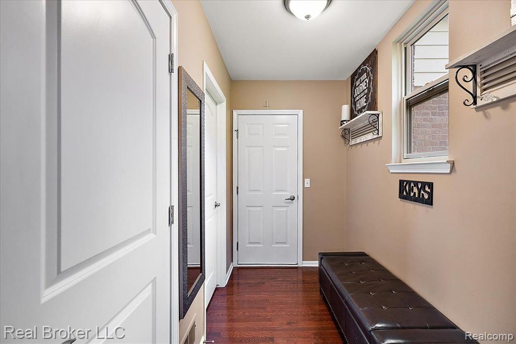 5633 GOLF POINTE Drive, Clarkston, MI 48348 — Photo 47