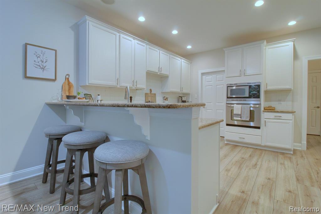 49698 Timber Trail, Novi, MI — Photo 13