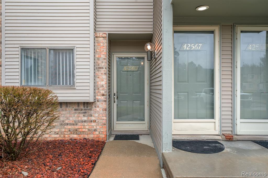 42565 Lilley Pointe Drive, Canton, MI 48187 — Photo 2