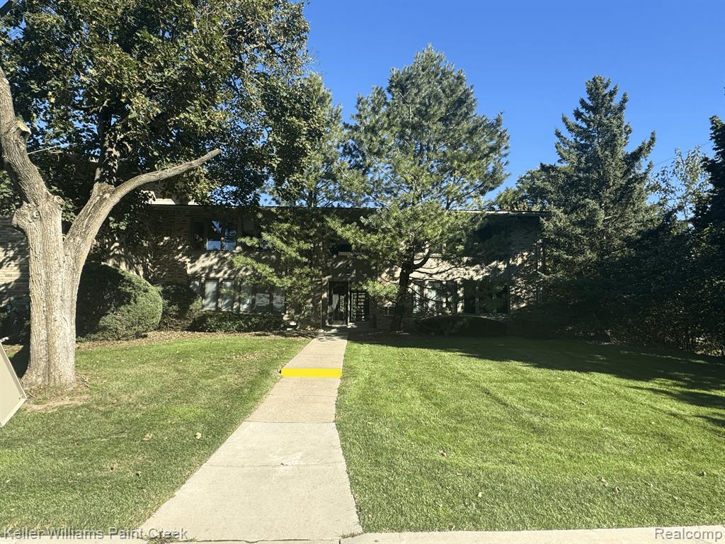 376 CONCORD, 4, Bloomfield Hills, MI 48304 — front exterior