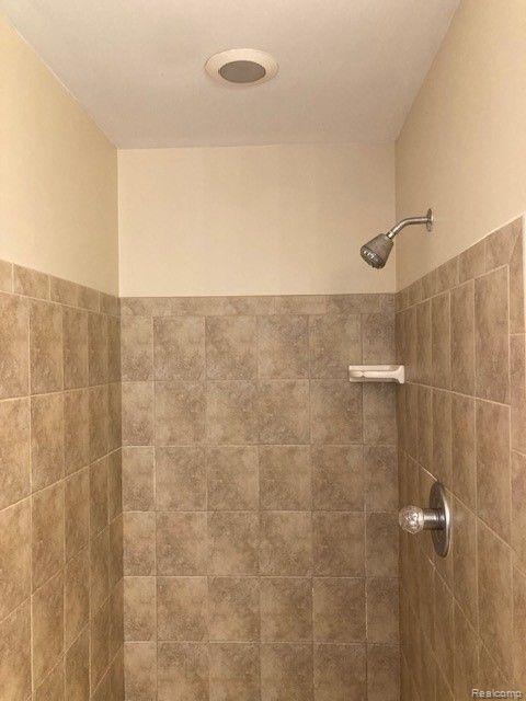480 E COLUMBIA Avenue, Pontiac, MI 48340 — Photo 9