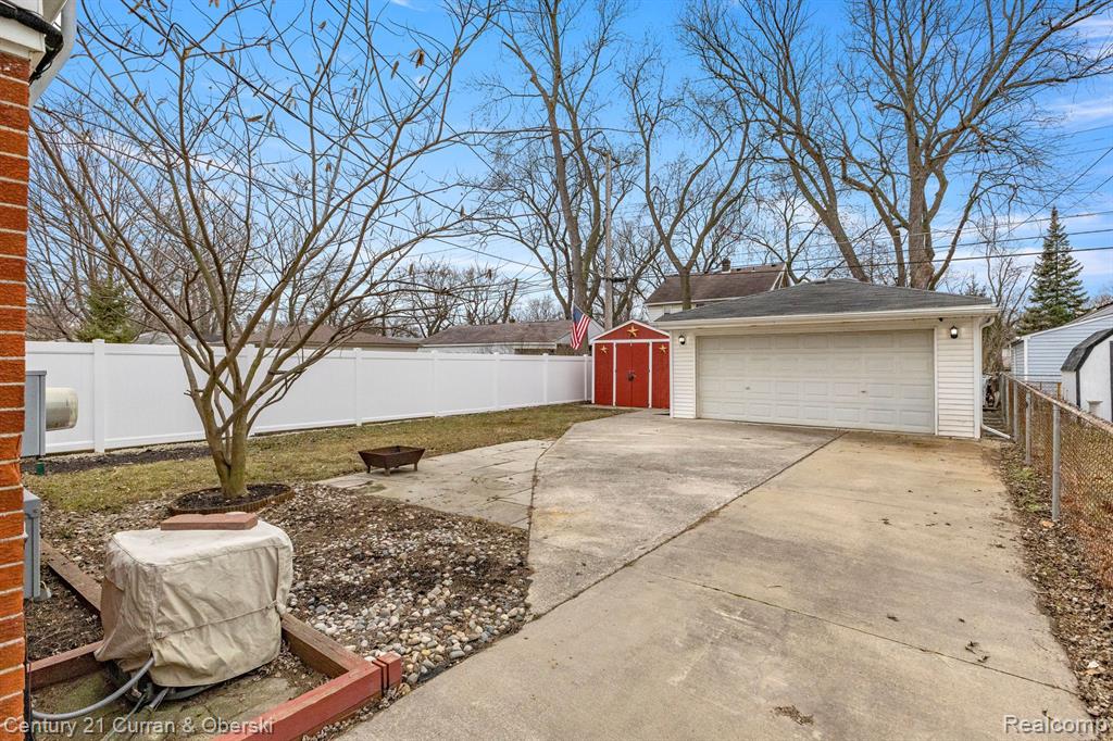 4928 RAYMOND Avenue, Dearborn Heights, MI 48125 — Photo 26