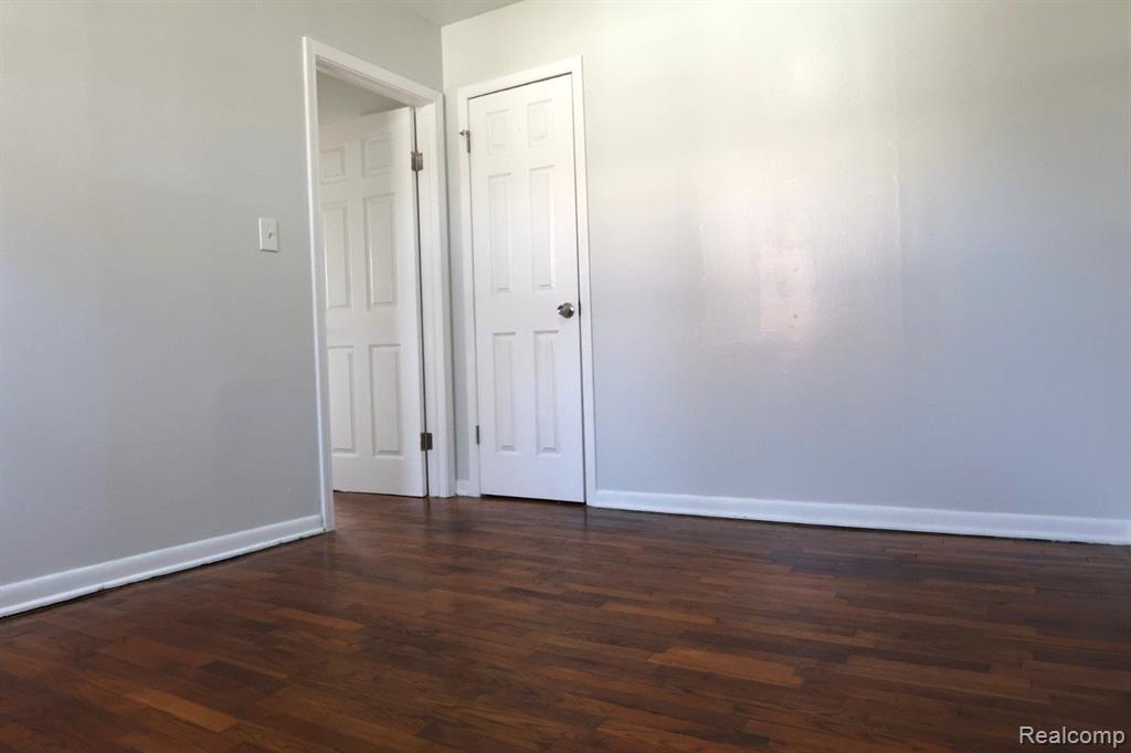 4618 BRUNSWICK Avenue, Flint, MI 48507 — Photo 12