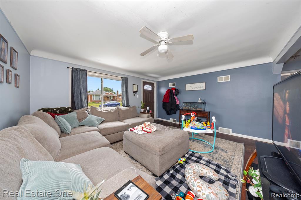 8251 STATE PARK, Center Line, MI 48015 — Photo 6