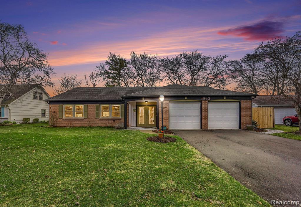4842 BUTLER Drive, Troy, MI 48085 — Photo 17