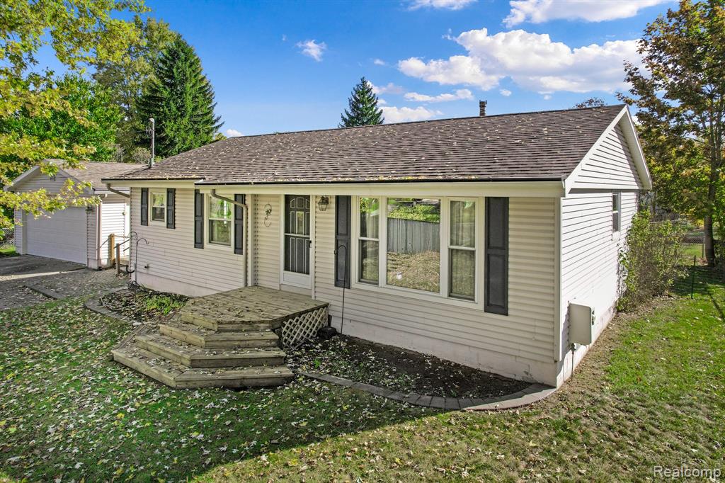 4318 Moonlight Drive, Holly, MI 48442 — Photo 2