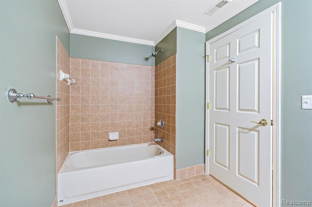 16832 DOVER Drive, Northville, MI 48168 — Photo 23