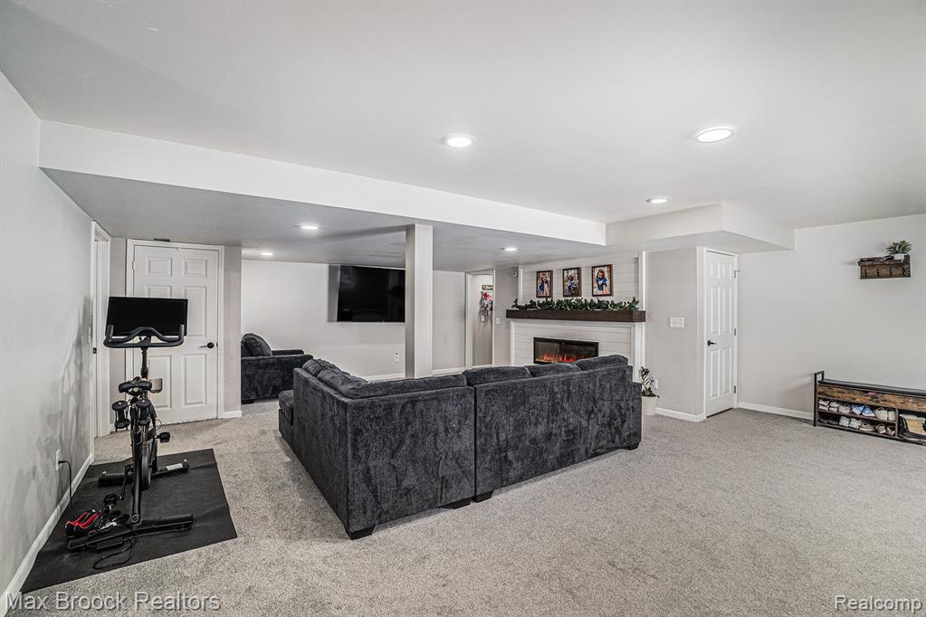 11412 Delmar Drive, Fenton, MI 48430 — Photo 19