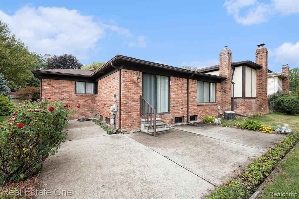 5982 Slate Drive, Troy, MI 48085 — Photo 29