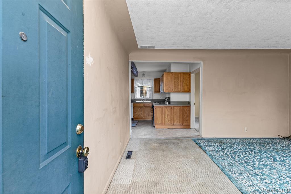 20890 Hollywood Street, Harper Woods, MI 48225