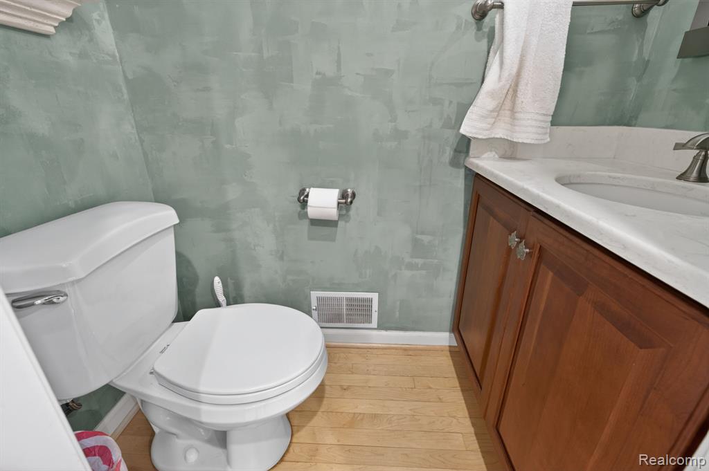9144 Deer Park Court, Fenton, MI 48430 — Photo 25