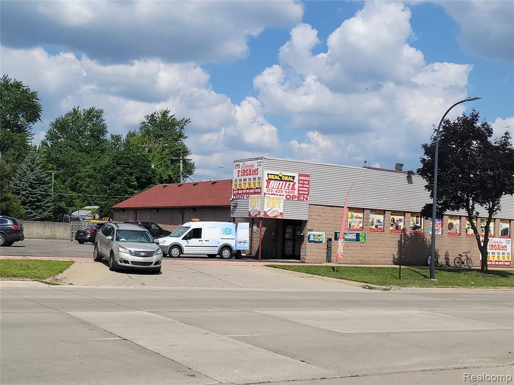 4650 S Beech Daly Street, Dearborn Heights, MI 48125 — front exterior