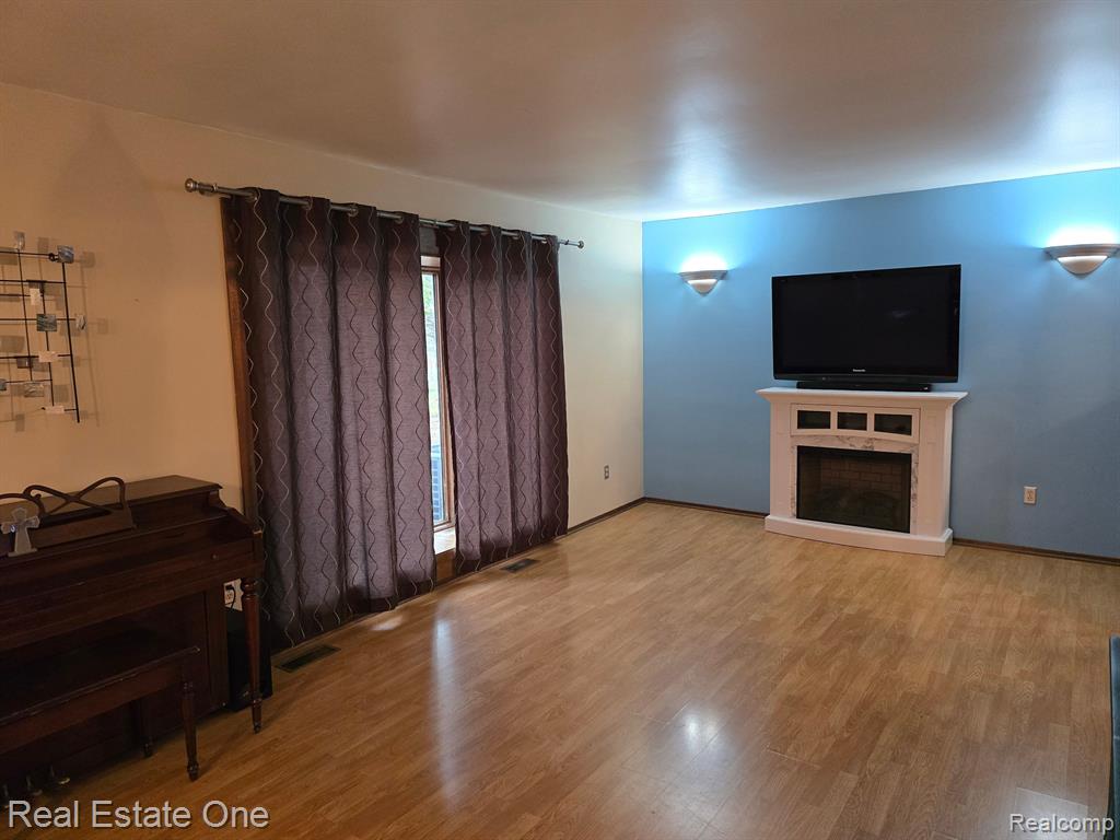 6929 CHADWICK Drive, Canton, MI 48187 — Photo 12