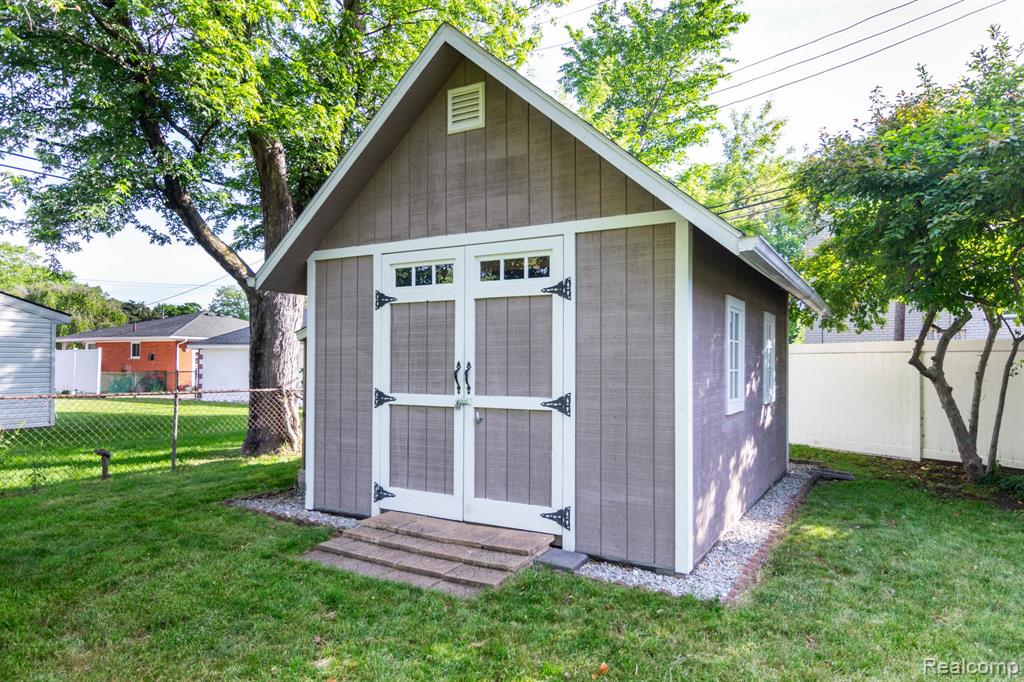 4333 Manor Avenue, Royal Oak, MI 48073 — Photo 33