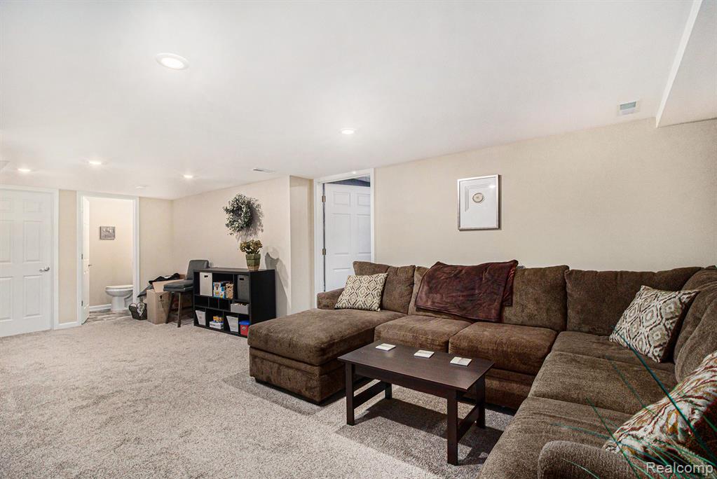 8433 Thorn Hill Drive, Howell, MI 48843 — Photo 19