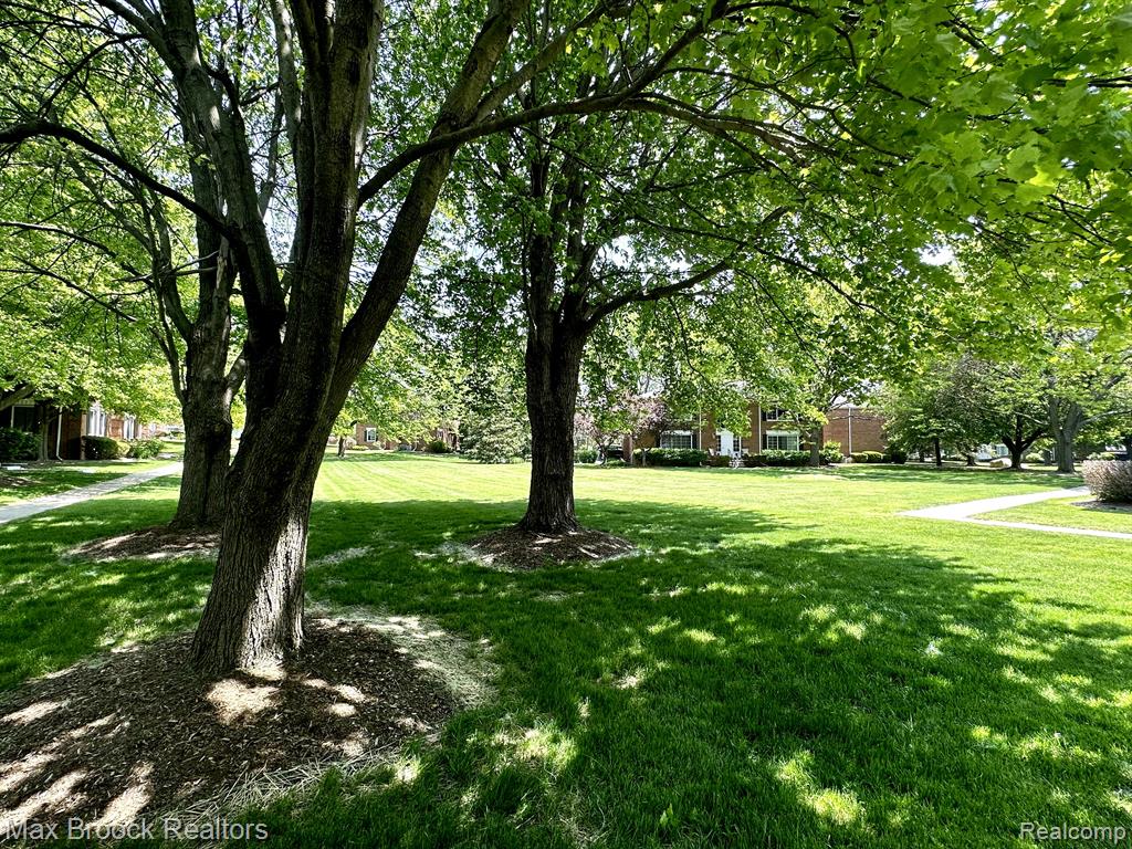 740 E FOX HILLS Drive, Bloomfield Hills, MI 48304 — Photo 25