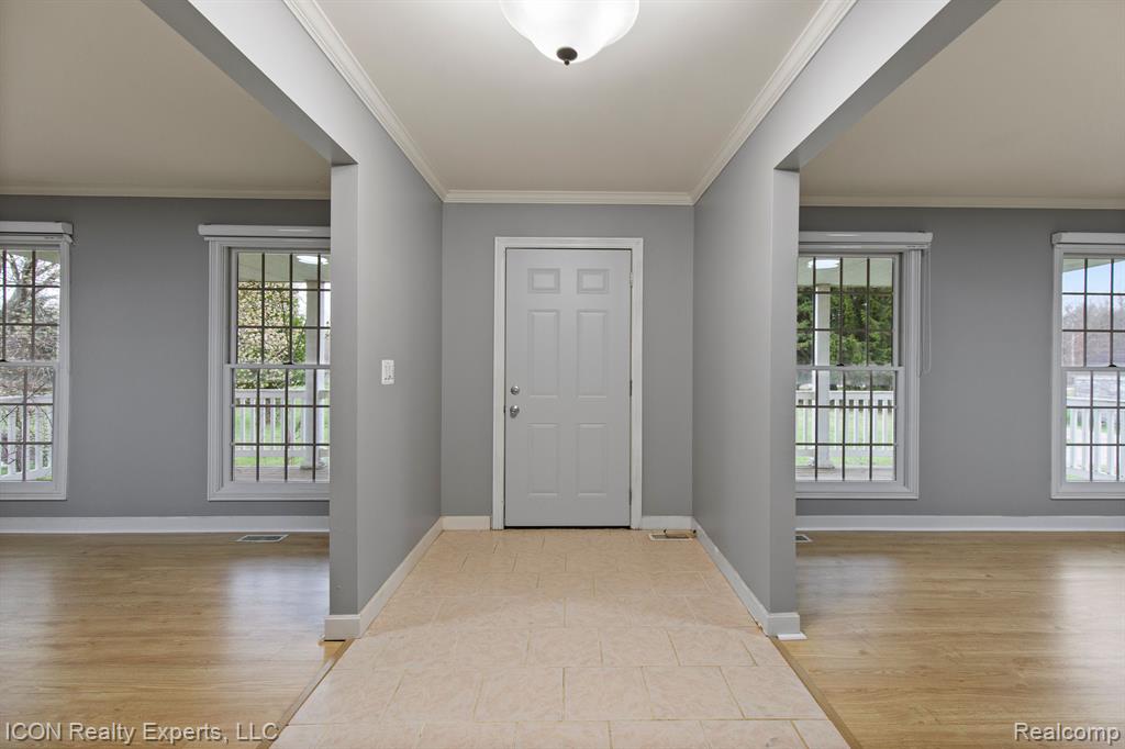 5580 HEGEL Road, Goodrich Vlg, MI — Photo 4