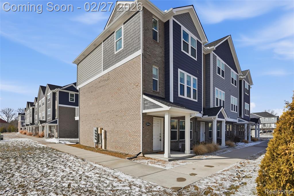 5904 Square Lake Court, Troy, MI 48085 — Photo 2