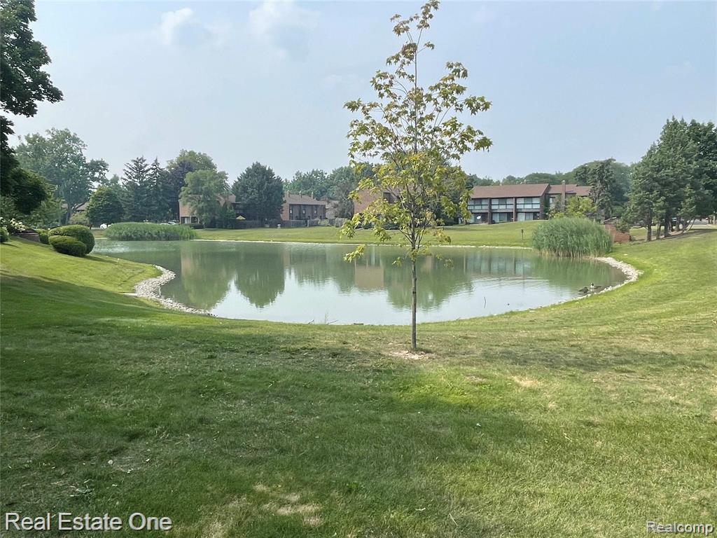 2 Brookwood Lane, Dearborn, MI 48120 — Photo 27