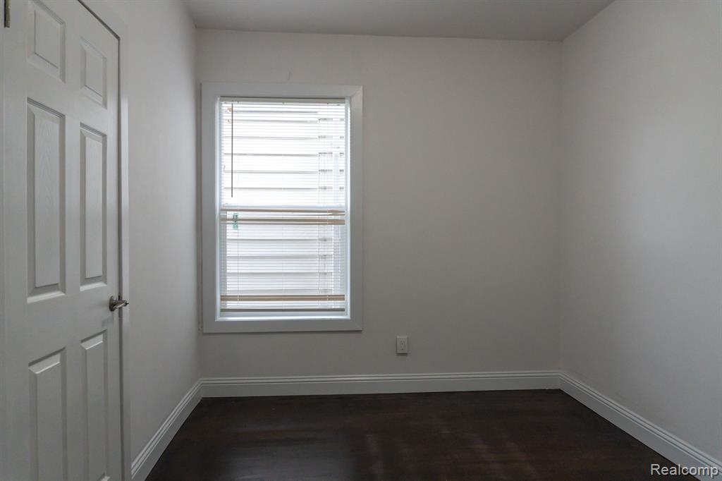 3927 SAINT CLAIR Street, Detroit, MI 48214 — Photo 6
