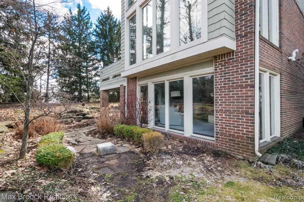 3828 PINE LAKE KNOLL Drive, West Bloomfield, MI 48324 — Photo 5