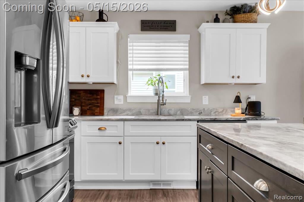 515 S Winding Drive, Waterford, MI 48328 — Photo 11