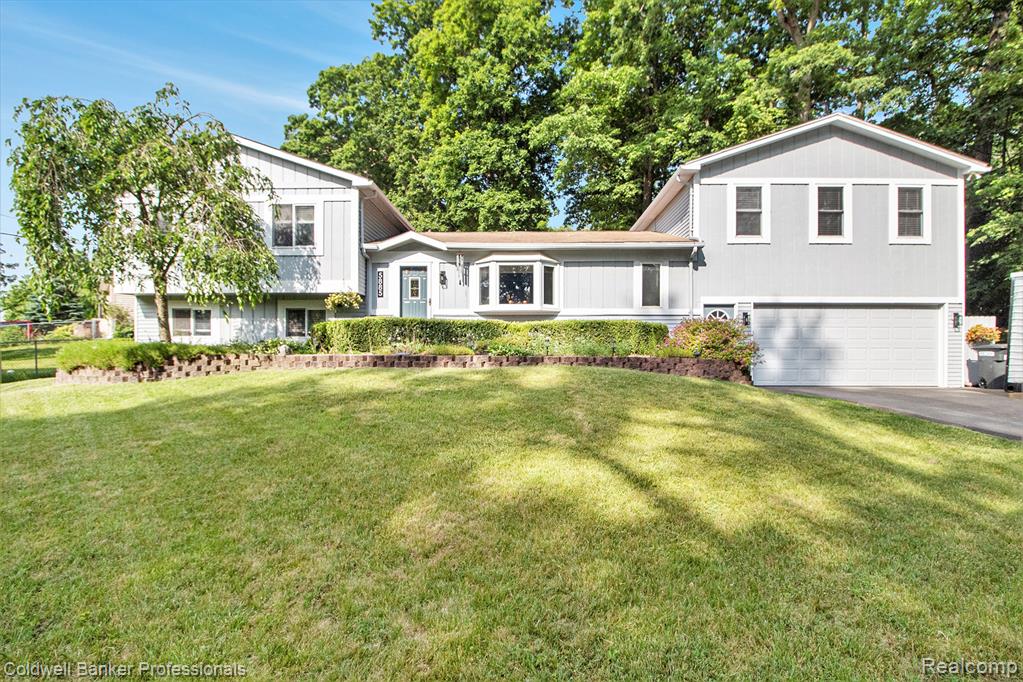 5885 Rockcroft Boulevard, Clarkston, MI — Photo 2