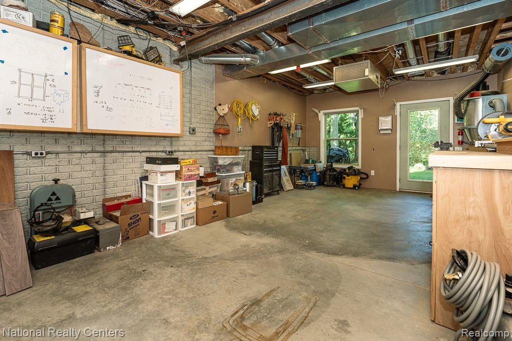 7914 BROOKWOOD Drive, Clarkston, MI 48348 — Photo 29