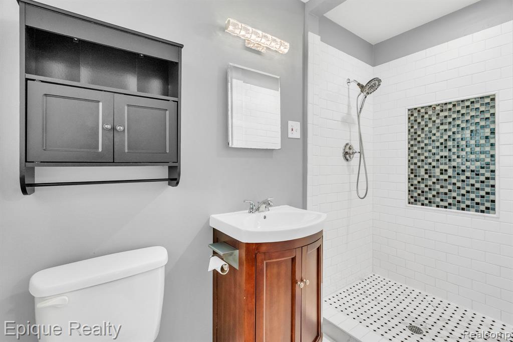 8052 Dungarvin Drive, Grand Blanc, MI 48439 — Photo 21