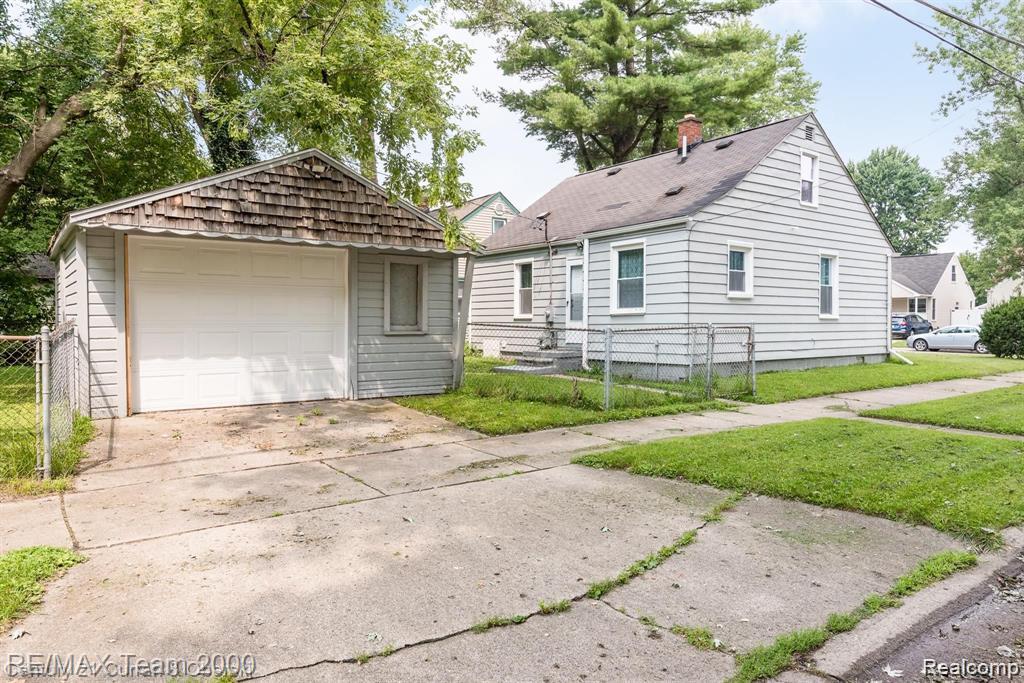 24601 STANFORD Street, Dearborn Heights, MI 48125 — Photo 4