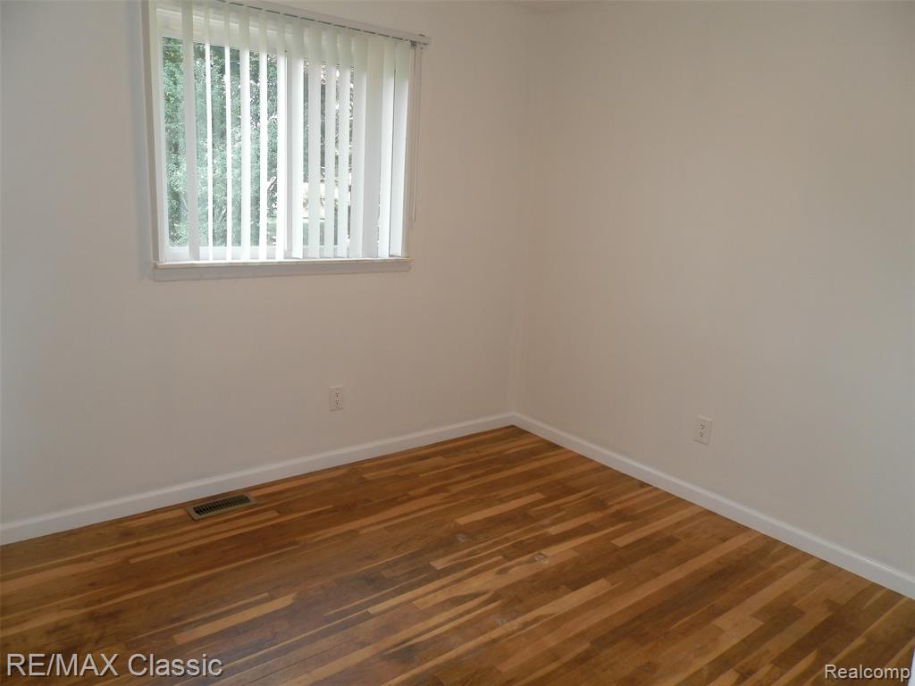 9374 PATTON Street, Livonia, MI 48150 — Photo 9