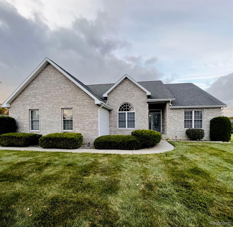 5454 MEADOW CREEK Court, Flint, MI 48532 — Photo 2